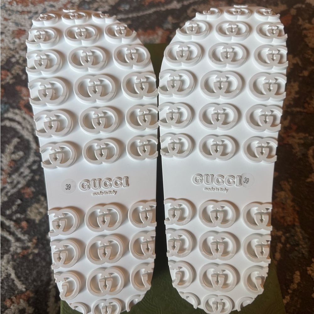 Gucci Women's Silver Glitter Platform Rubber Sandals - Picture 4 of 7